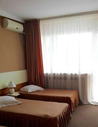 Отель Hotel Parc Крайова Двухместный номер с 1 кроватью или 2 отдельными кроватями-1